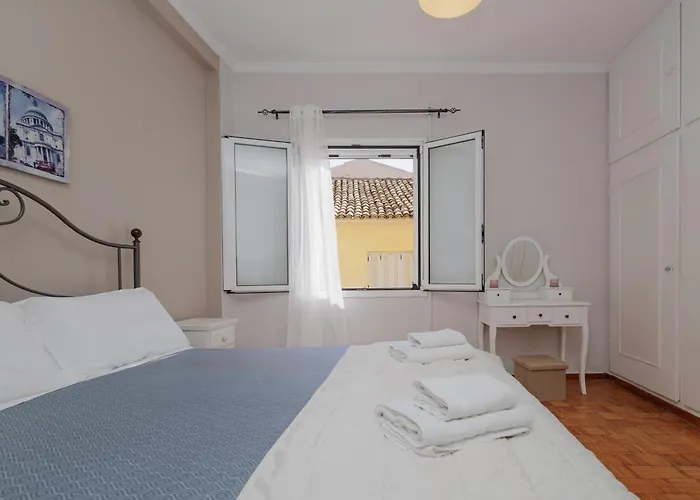Corfu Old Town 100m2 דירה *